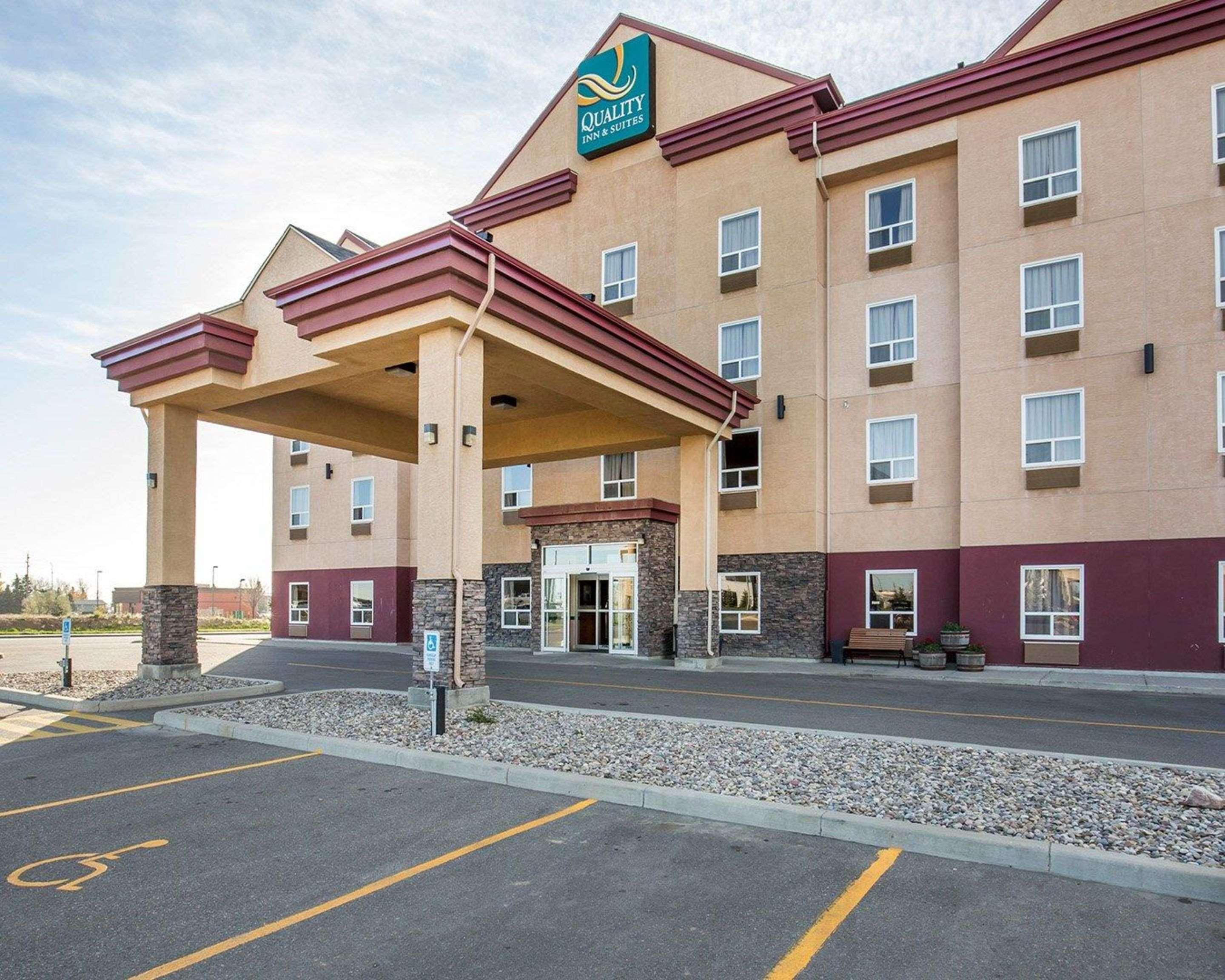 Quality Inn & Suites Lethbridge Exterior photo
