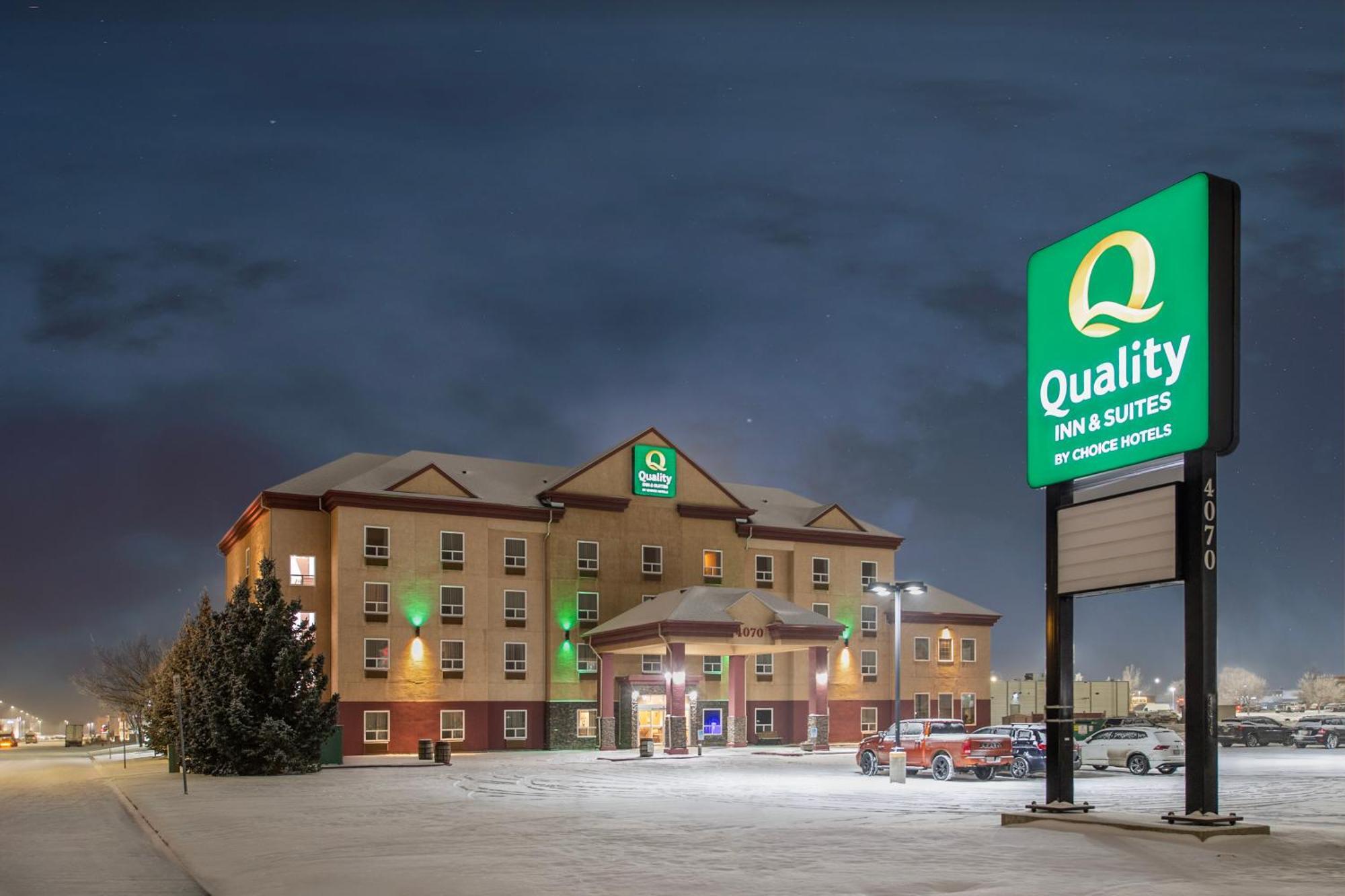 Quality Inn & Suites Lethbridge Exterior photo