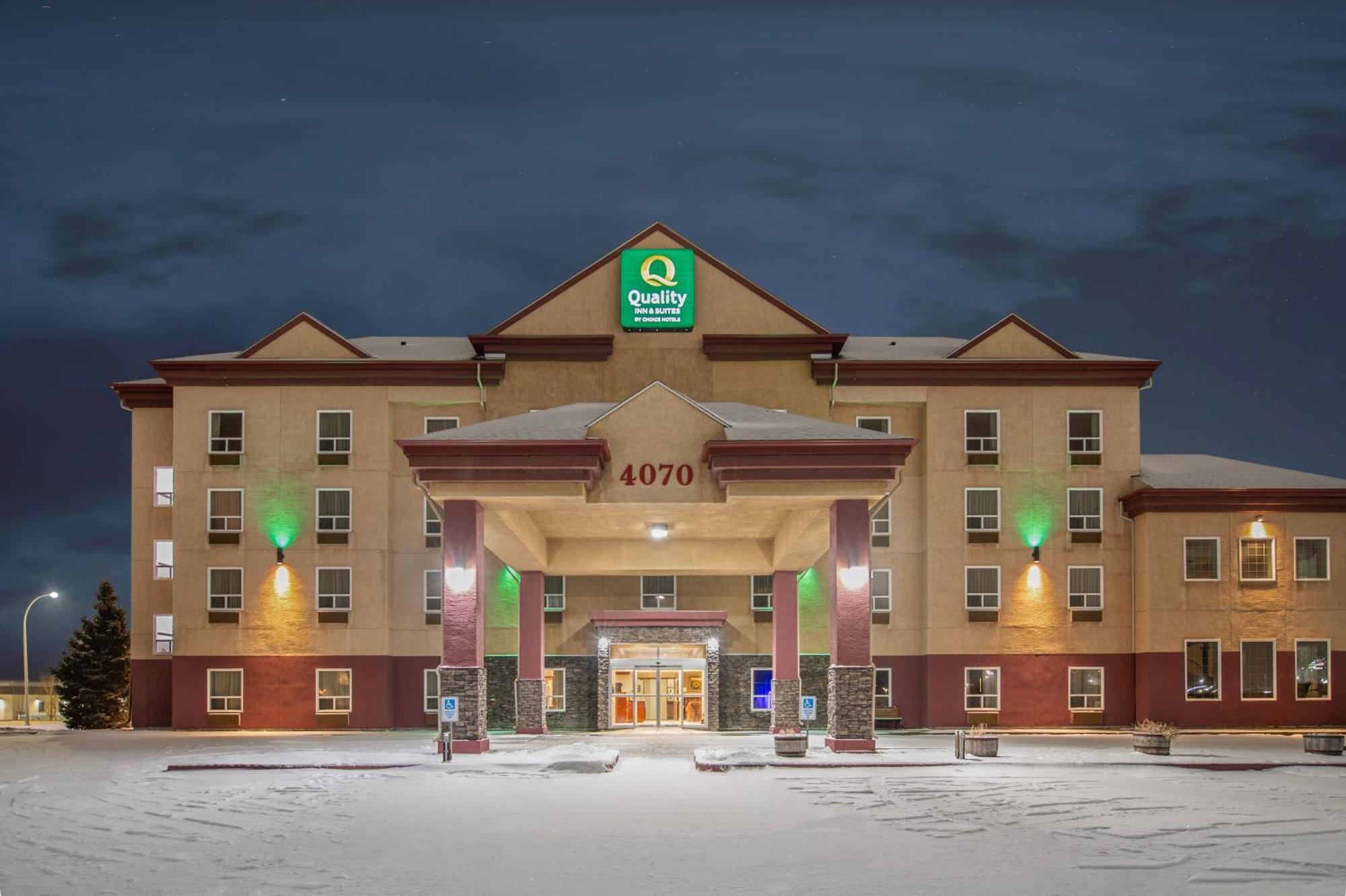 Quality Inn & Suites Lethbridge Exterior photo
