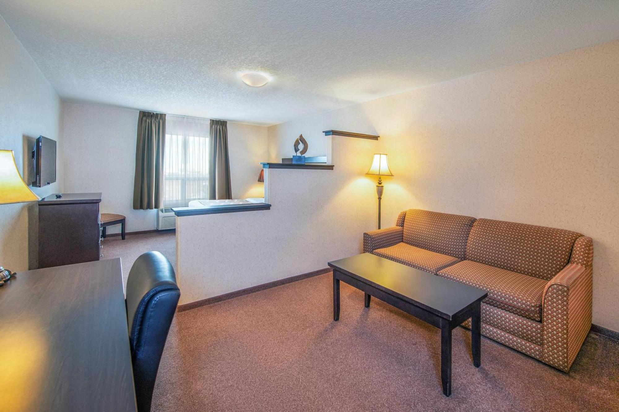 Quality Inn & Suites Lethbridge Exterior photo