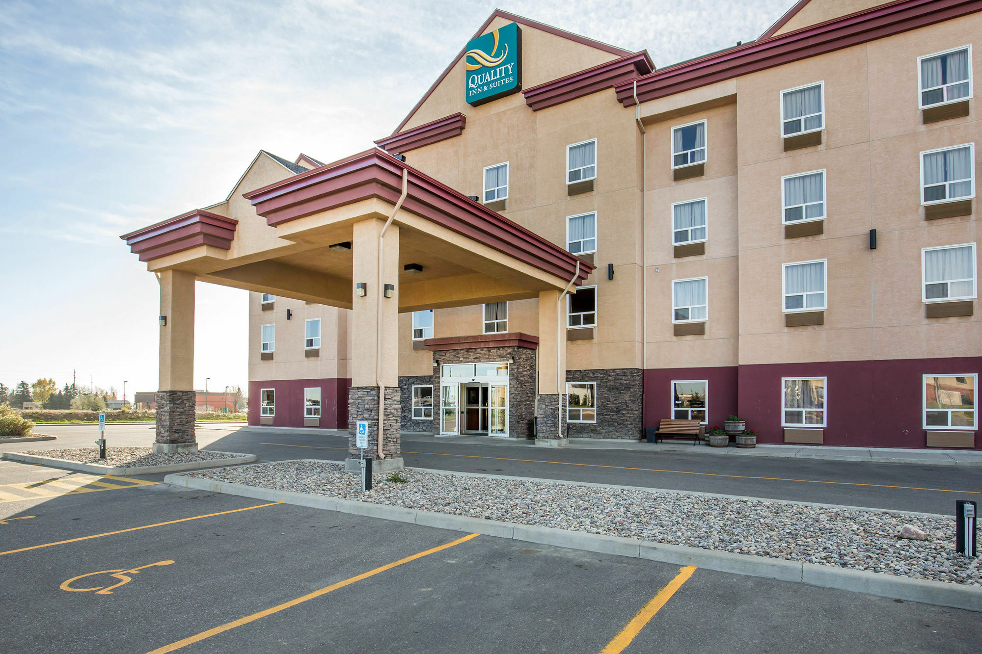Quality Inn & Suites Lethbridge Exterior photo